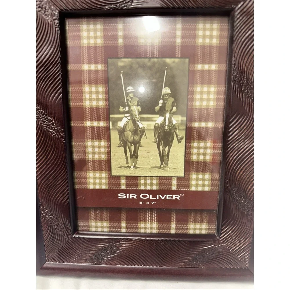 Sir Oliver Wood Picture Frame With Detailing Around The Picture - Picture 2 of 5